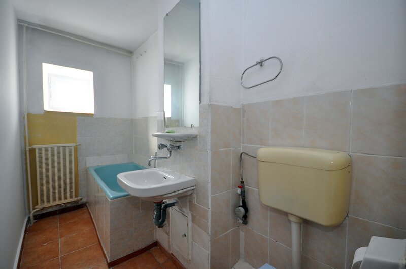 Militari 3 min. metrou Lujerului garsoniera 40 mp decomandata bloc din 1989